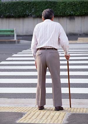 目立たないブラケットで矯正治療
